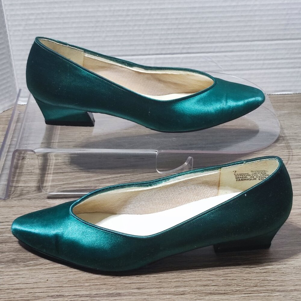 Sophia Lacey Low Heel Pumps Sz 7 Green Pointed Toe Comfort Dressy Career Heels